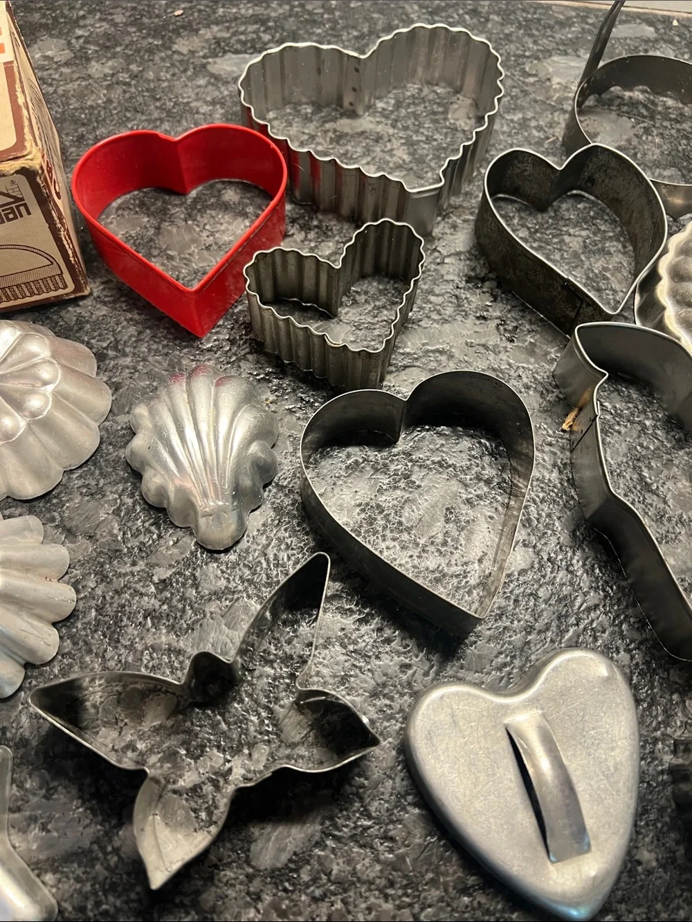 20 piece Assorted VINTAGE COOKIE CUTTERS, MOLDS, BISCUIT CUTTERS.